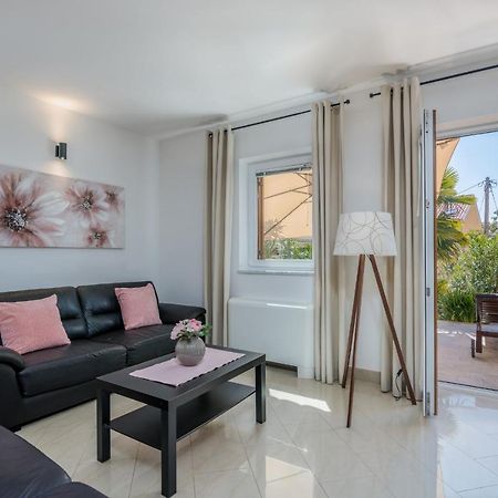 Villa Ada Malinska Bagian luar foto