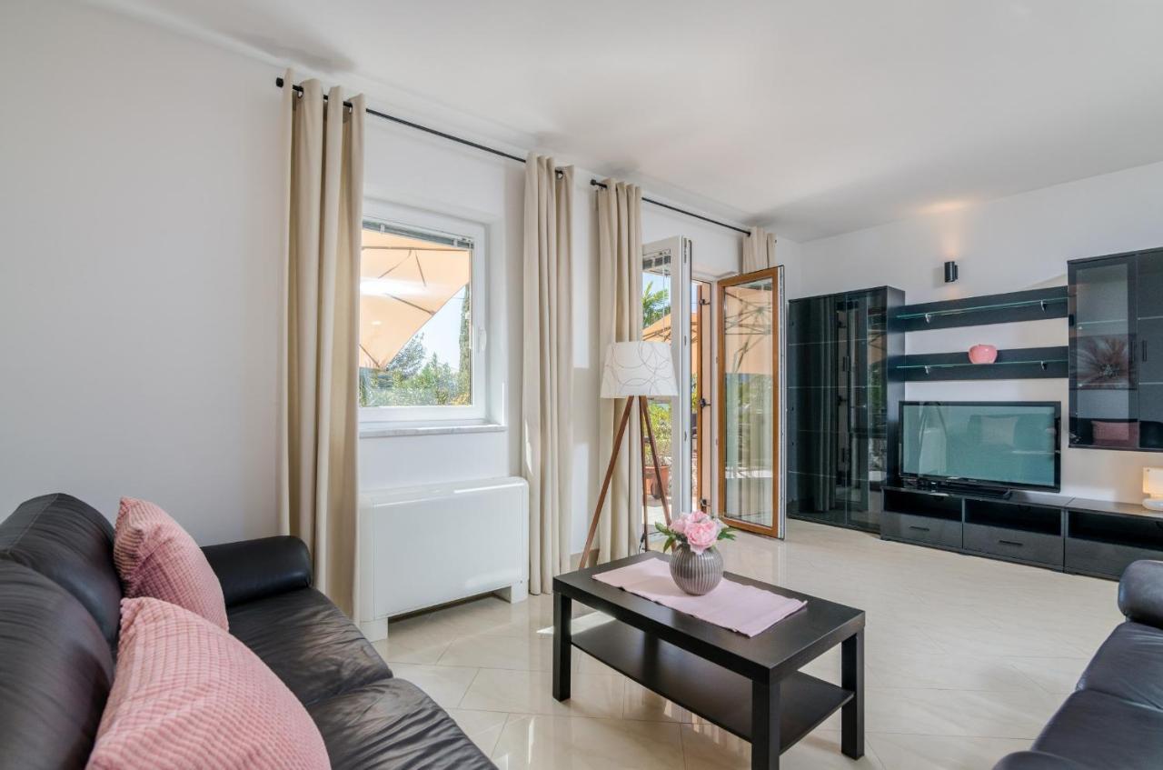 Villa Ada Malinska Bagian luar foto